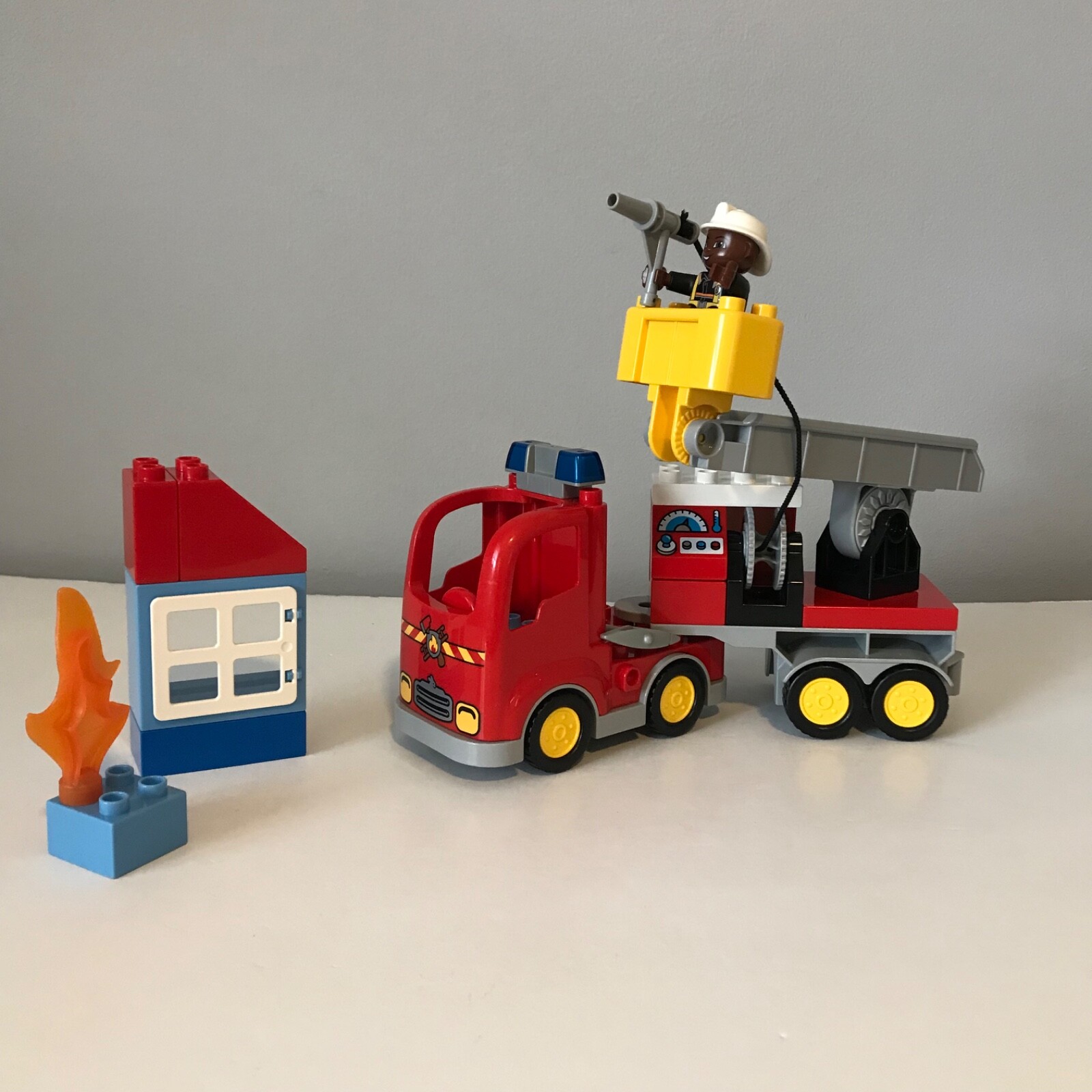 Lego Duplo 10592 Fire Truck Complete Set Fireman Firefighter Flame