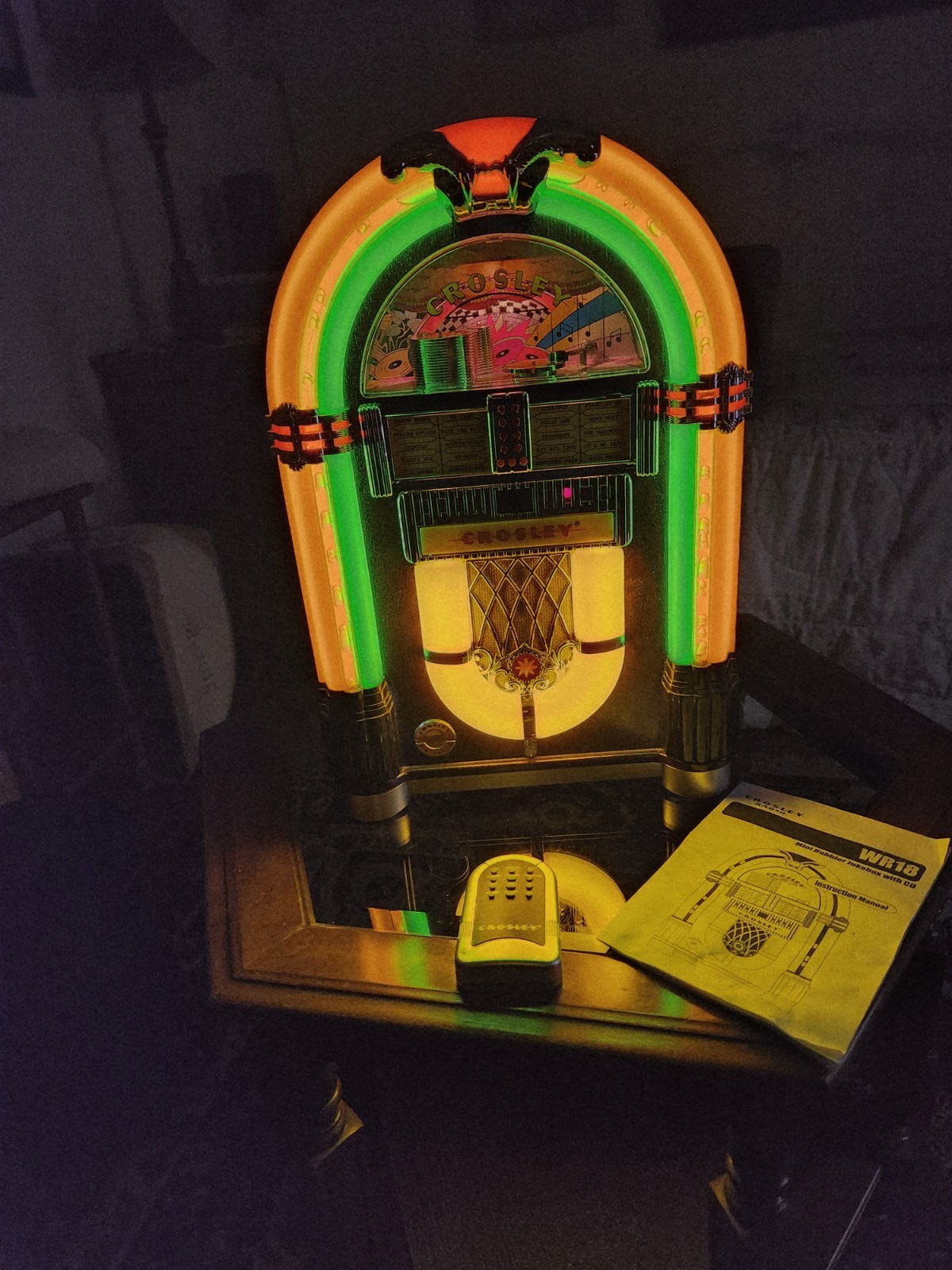 Crosley WR18 Mini Bubbler Jukebox +CD and Radio with Remote and manual