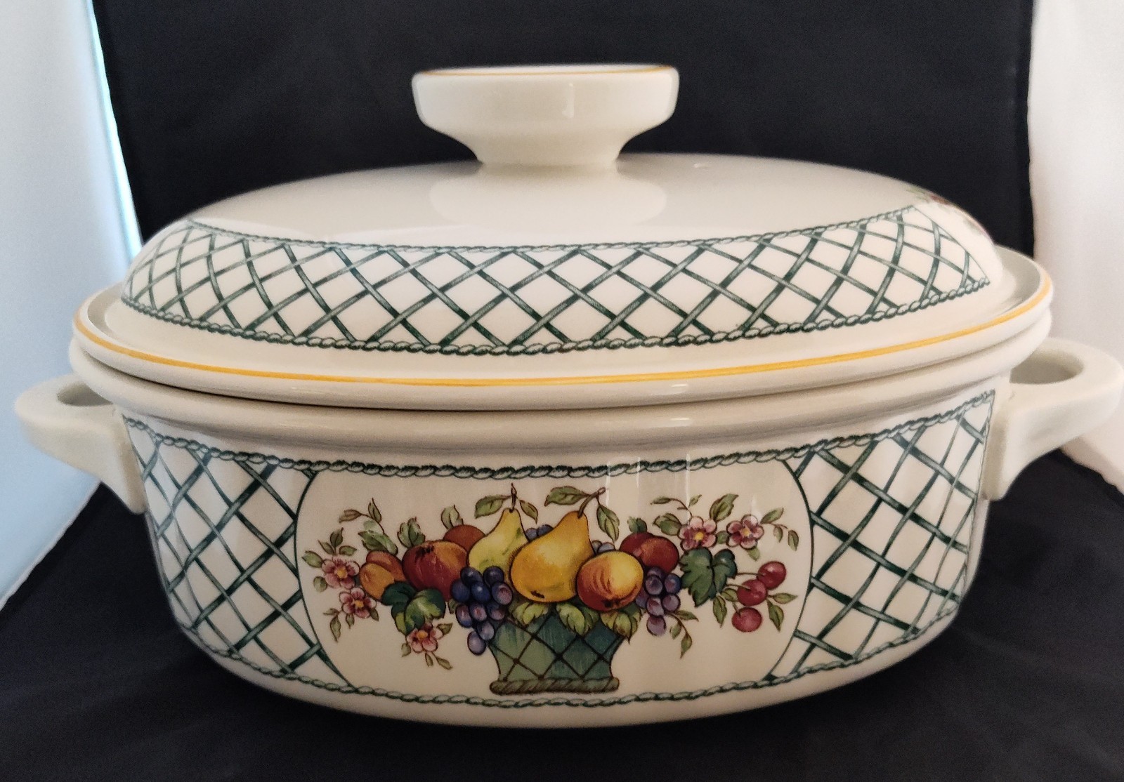 Villeroy & Boch Vilbofour Basket 3 Quart Oval Covered Casserole