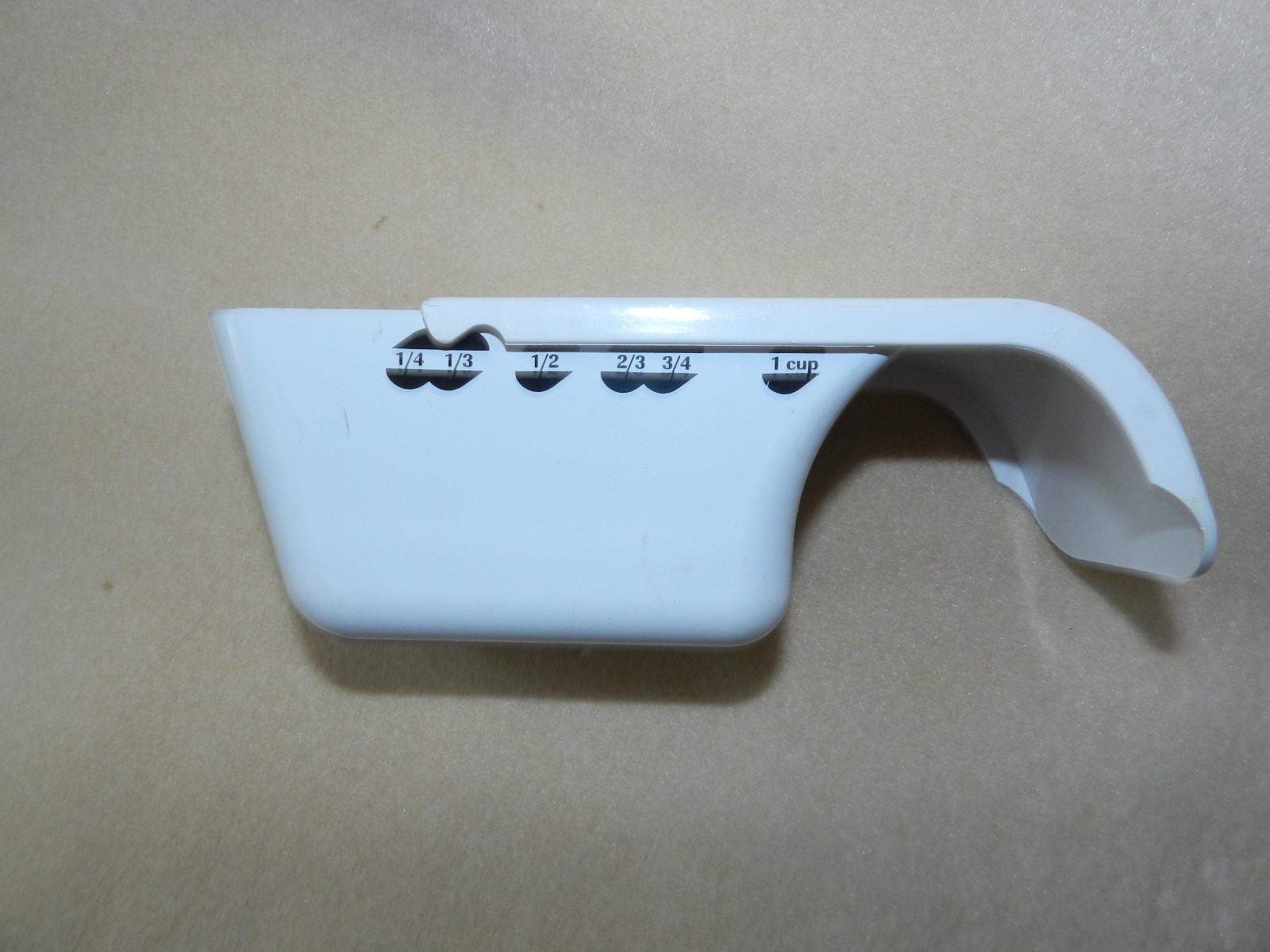 Pampered Chef Measuring Cup Adjustable Dry Measure Scoop White