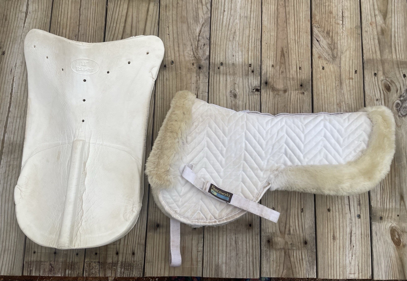 Fleeceworks Shimmable Medium Half Pad White - unsure if sheepskin or therawool