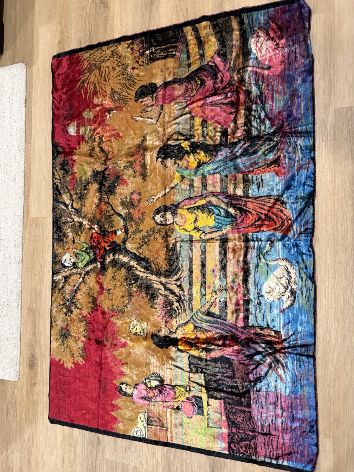 Large Vintage Decorative Oriental Style Rug / Wall Tapestry 72” x 48”