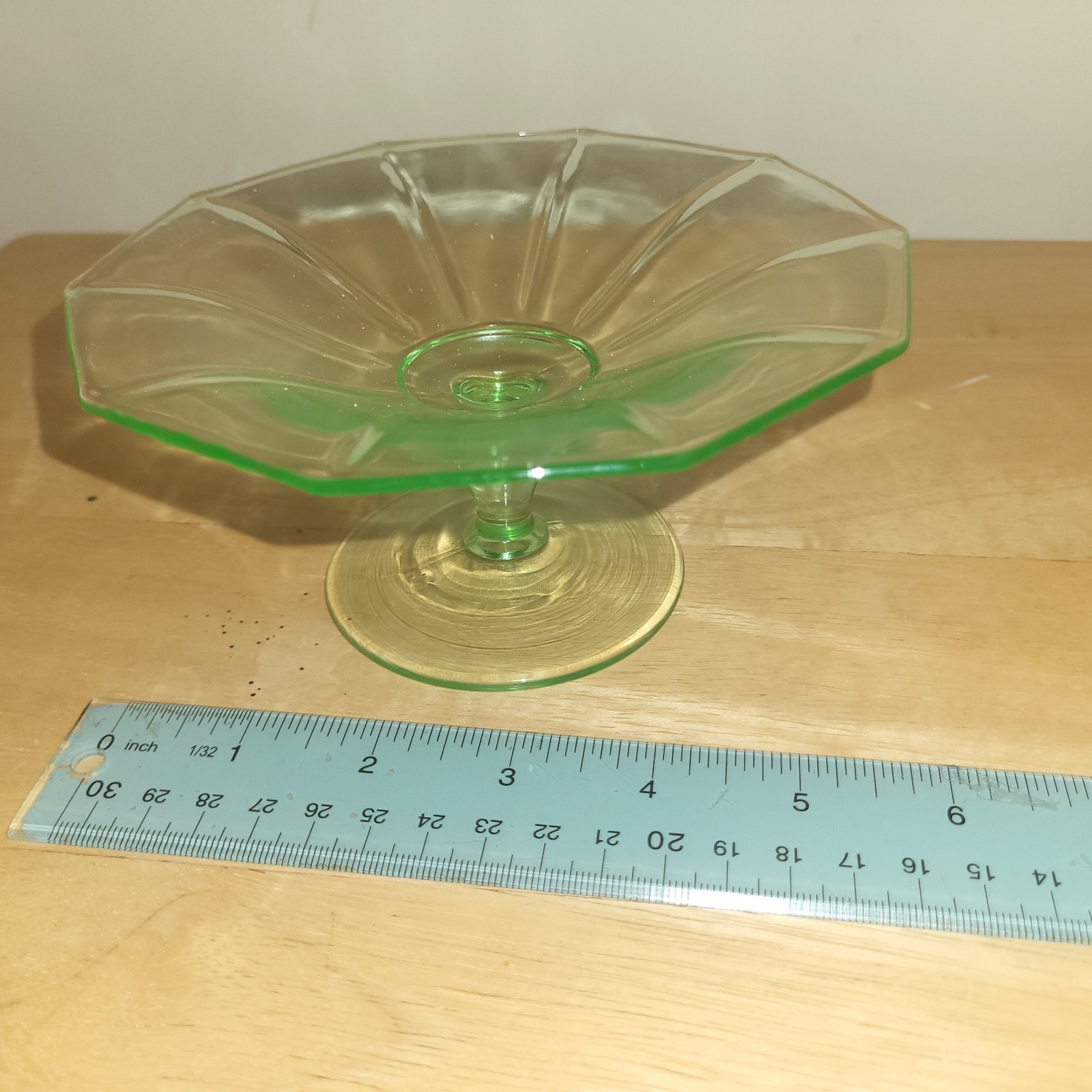 Green Depression Glass Comport Candy dish, 3" tall, EUC, decagon shaped