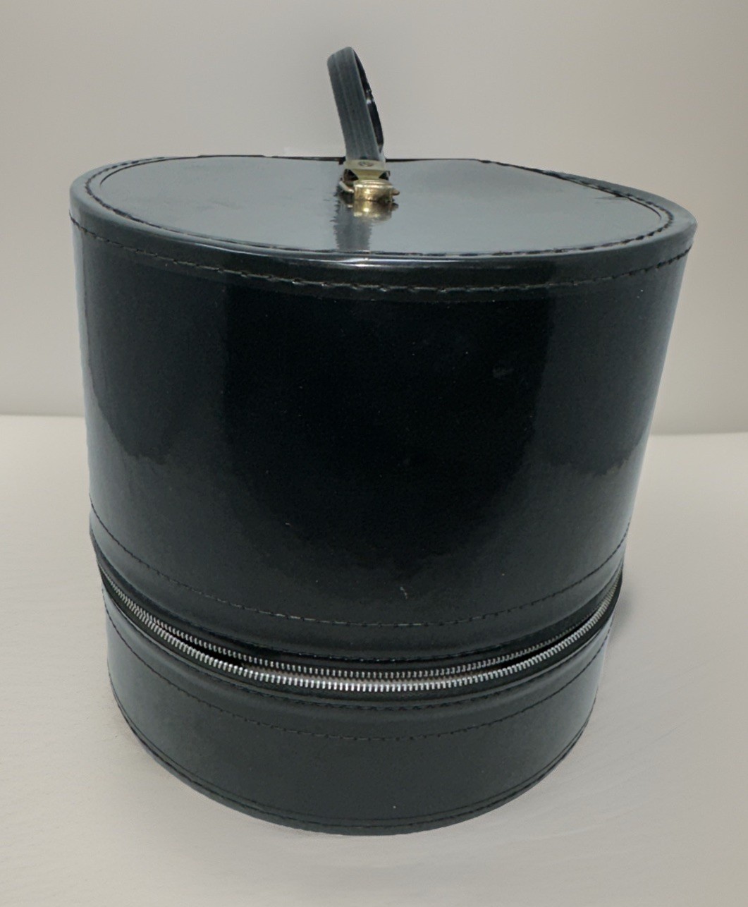 Vintage  Black Patent Leather Wig Hat Box Zipper Handle Travel Case Large