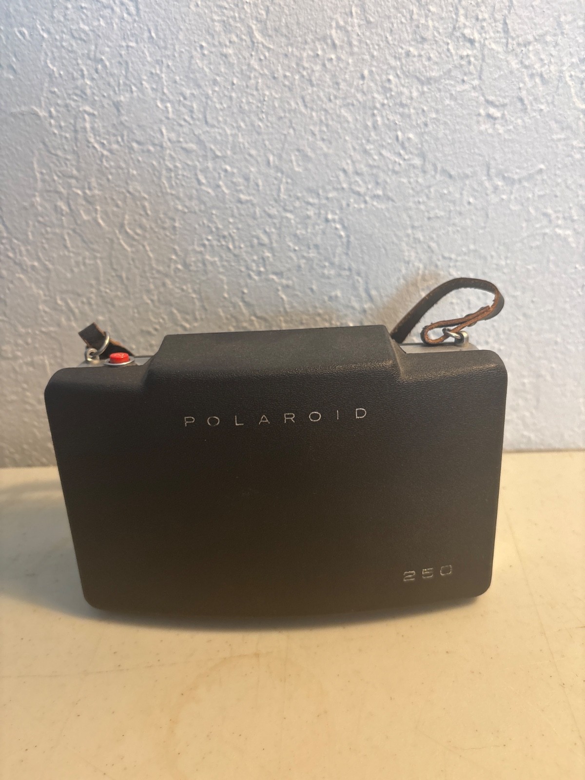 VINTAGE POLAROID AUTOMATIC 250 LAND CAMERA - UNTESTED / AS-IS - CASE & STRAP