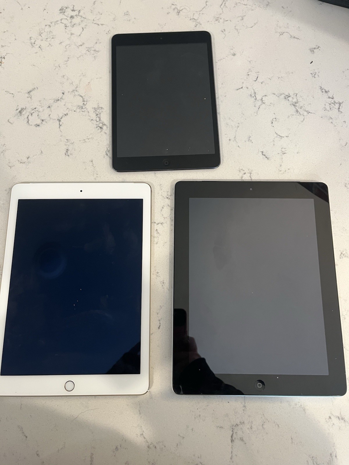 LOT BROKEN/FOR PARTS IPADS READ DESC A1567 A1397 A1432
