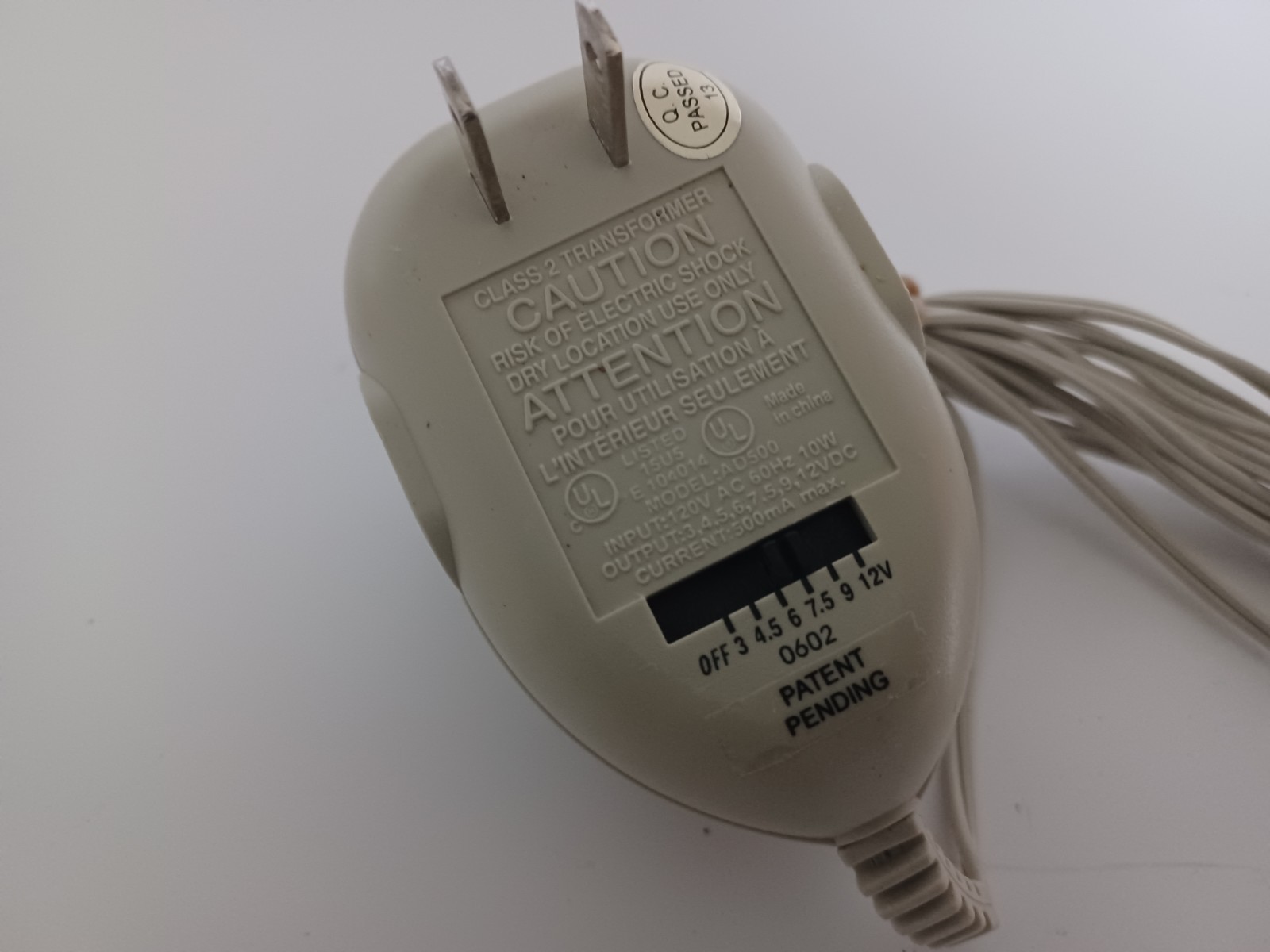 Recoton AD300 Jensen Universal AC Adapter - 300mA DC Voltage with Safety Switch