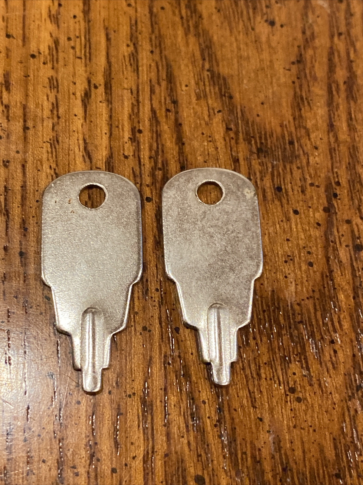 Vintage Luggage Train Suitcase Lock Box Key Pair Set Of 2 Unmarked 1-3/16” Long