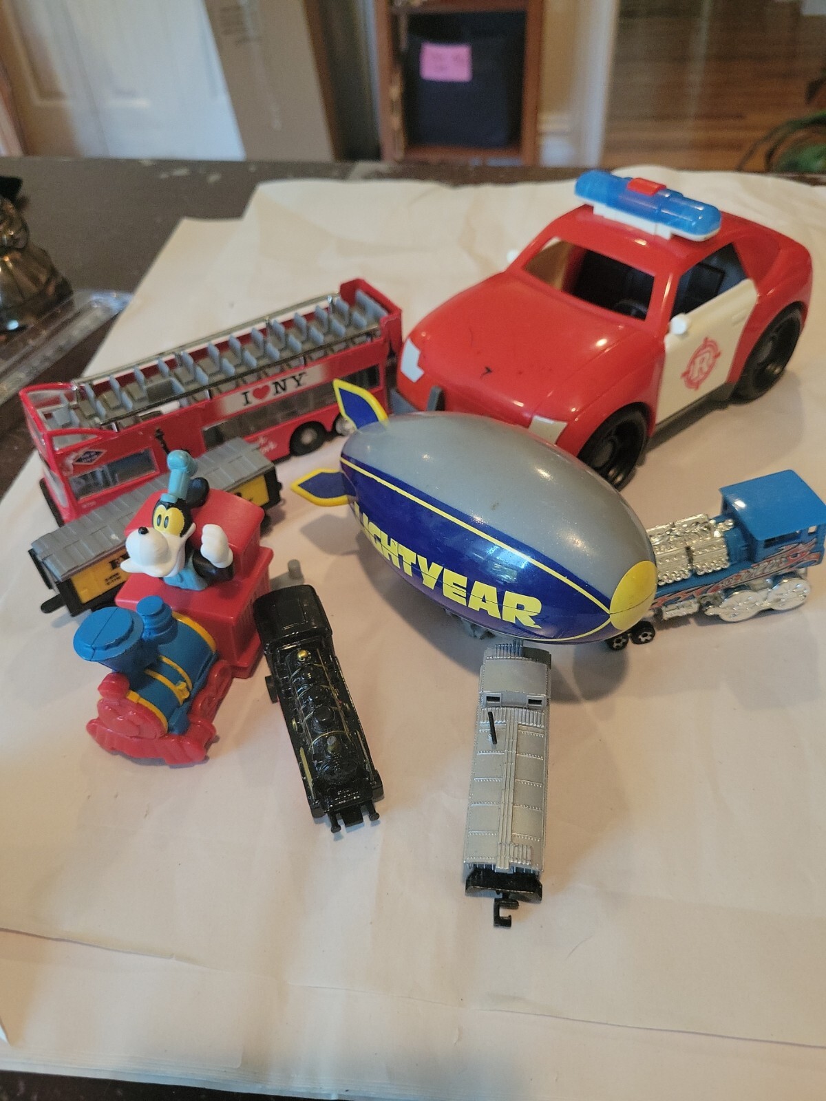  Kids Toys  Ass't Hot Wheels, Runaway Ect 8 Misc Lot  (94)