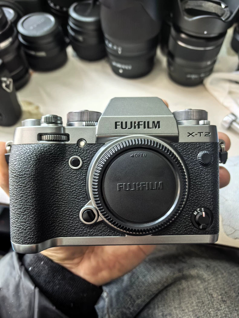 Fujifilm X -T2 24.3MP Mirrorless Cam Excellent Clarity Portable Design Silver
