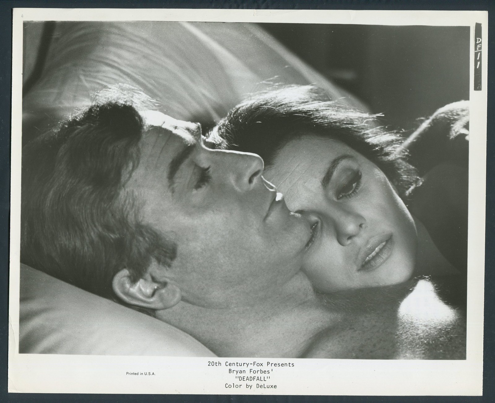 MICHAEL CAINE GIOVANNA RALLI in Deadfall '68 IN BED