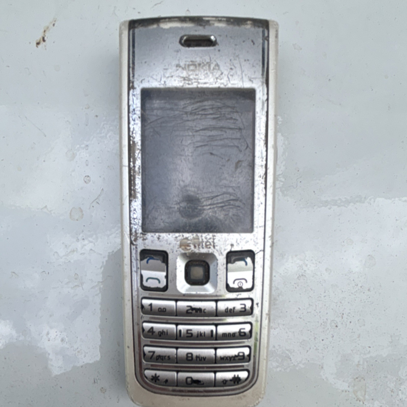 Nokia 2865i  Vintage Bar Style Cell Phone Silver Gray Model 2865i Classic Design