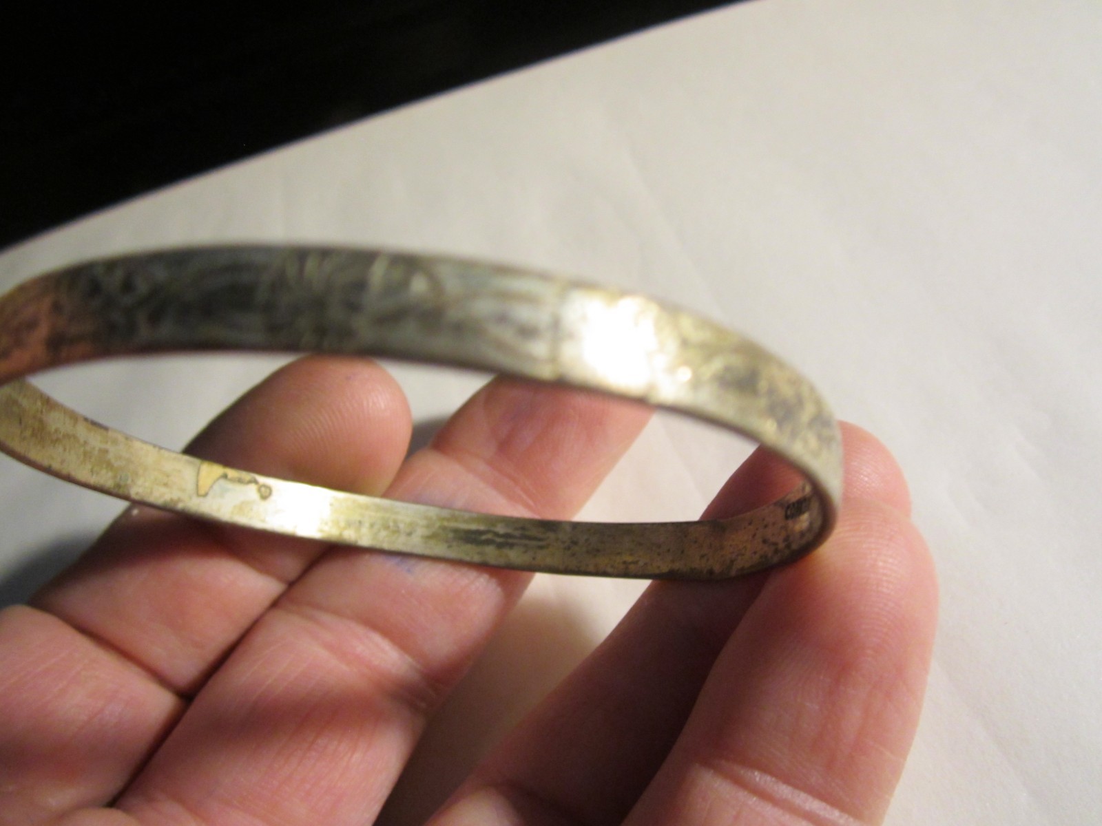 VINTAGE STERLING SILVER BANGLE 15g - ETCHING ON SURFACE FITS 7" WRIST - OFC-T6