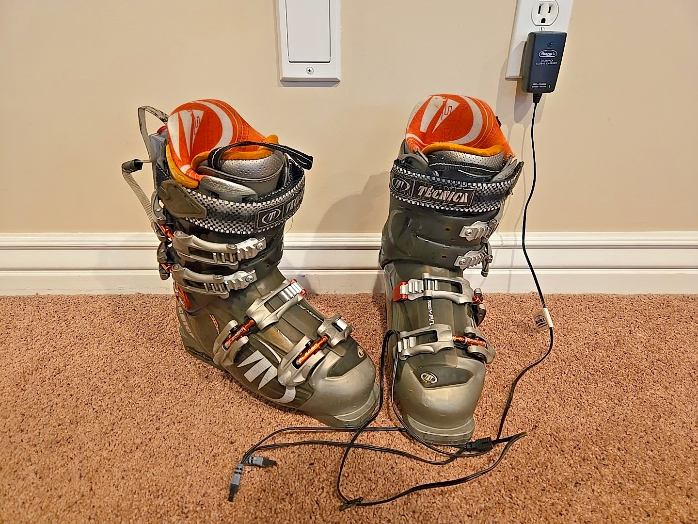 Tecnica Diablo Flame Ski Boots, Mondopoint 24, With Thermic Control Heaters