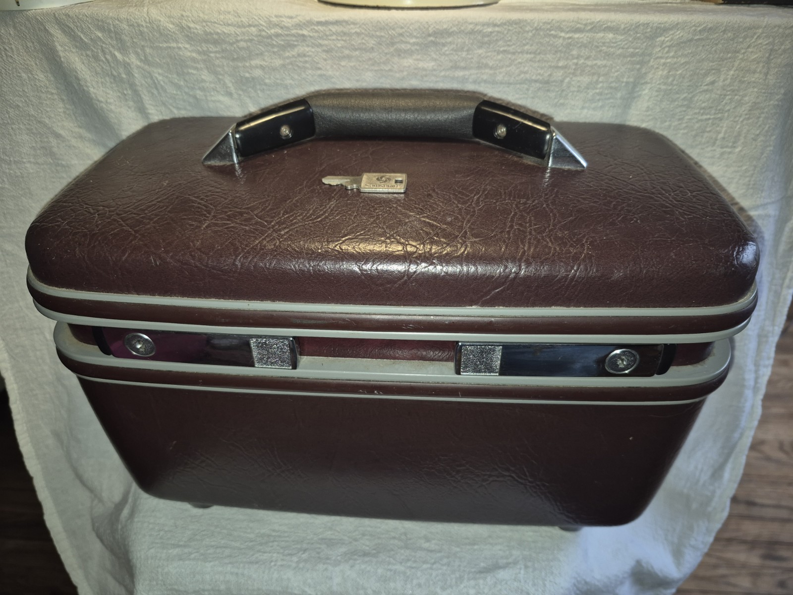Samsonite Make Up Train Case With Key 15"x8"x9"
