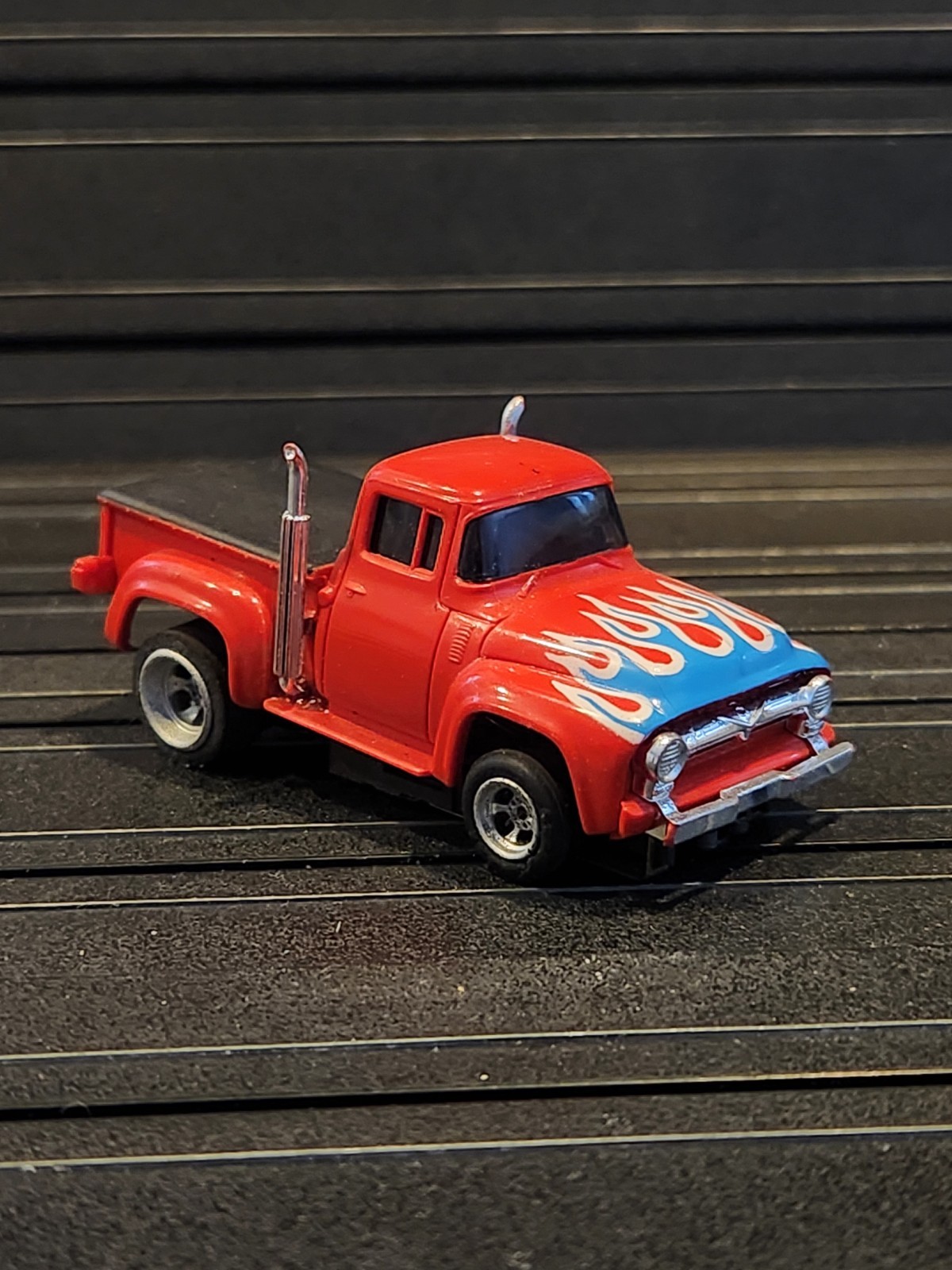 Aurora AFX Magnatraction Red/W. Flames '56 Ford Pickup ZZZ