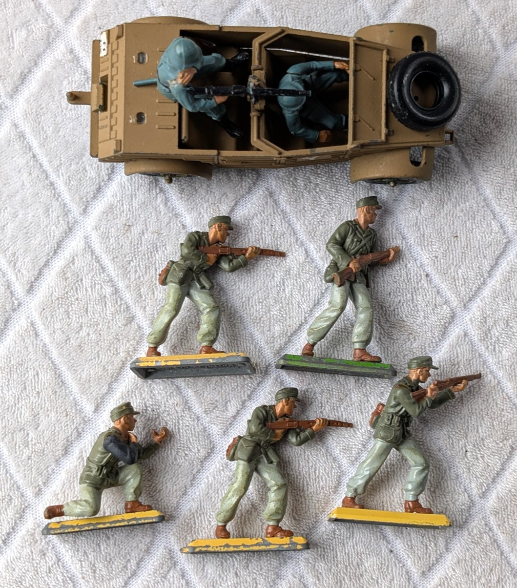 Britains Deetail 9783 VW Scout Car Kubelwagon Africa Korps German + 7 Figures G