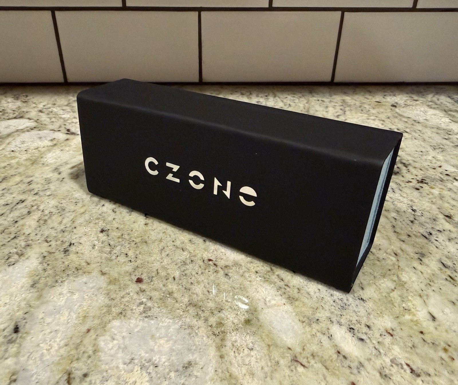 CZONE Collapsible Magnetic Closure Eyeglasses Case + Cleaning Cloth - Black