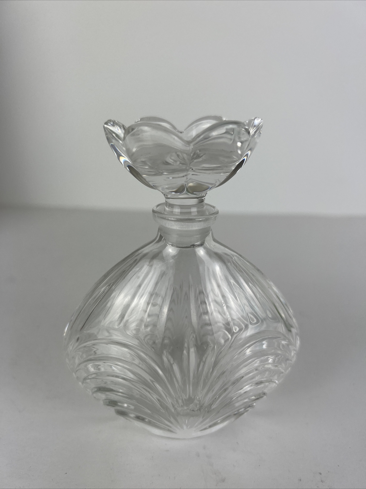 Perfume Decanter Floral Design Flower Top Stopper Empty Essential Oils Decor