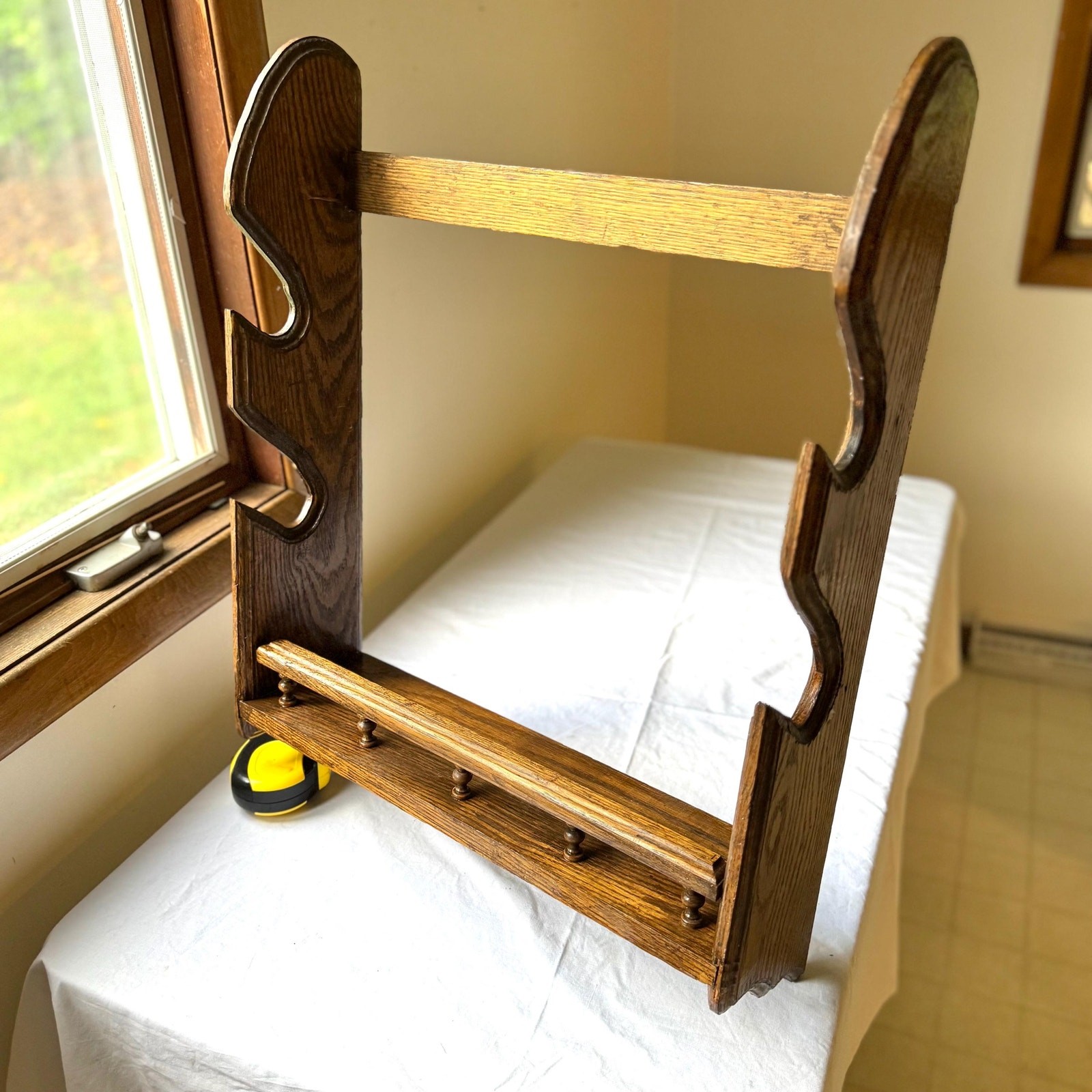 Vintage Rustic 2 Tier Gun Rack with Spindle Gallery