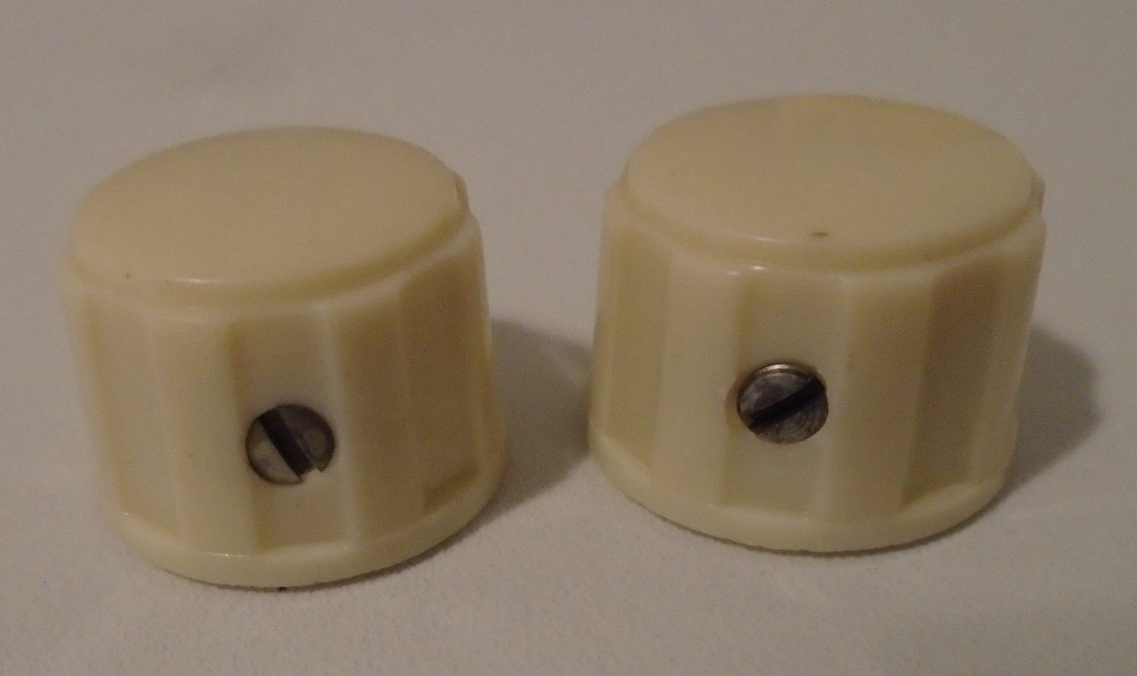 RISTAUCRAT DIAL-O-MATIC IVORY KNOBS. USE FOR ANYTHIING WITH A 1/4" SHAFT NOS