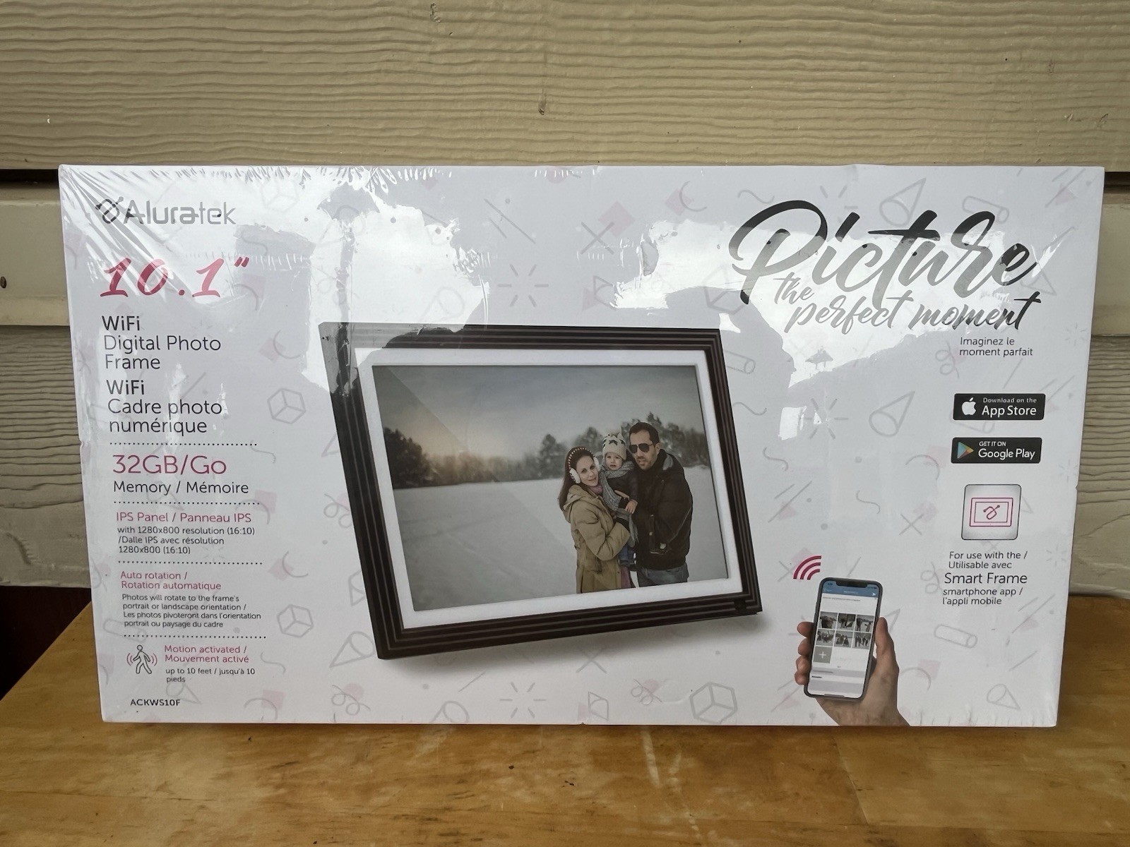 NEW Aluratek 10" LCD Picture Frame Wi-Fi Touchscreen Digital Photo Wood Grain