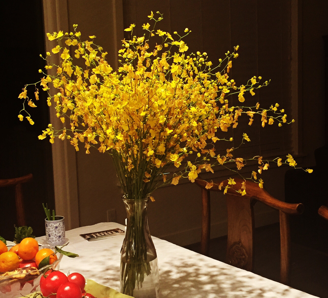 Exotic Fresh Cut Oncidium Dancing Lady Orchids 20 Stems w Glass Vase In Gift Box