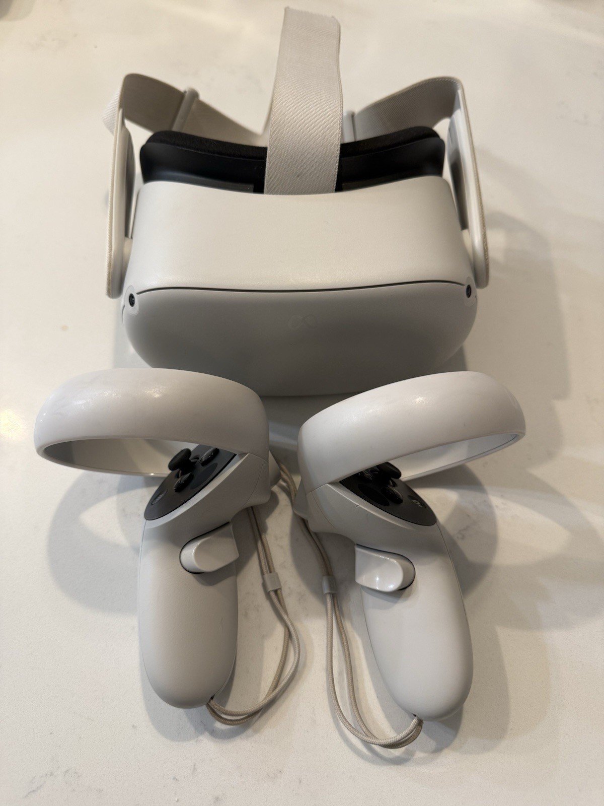 Meta Quest 2 White Standalone VR with controllers 128 GB