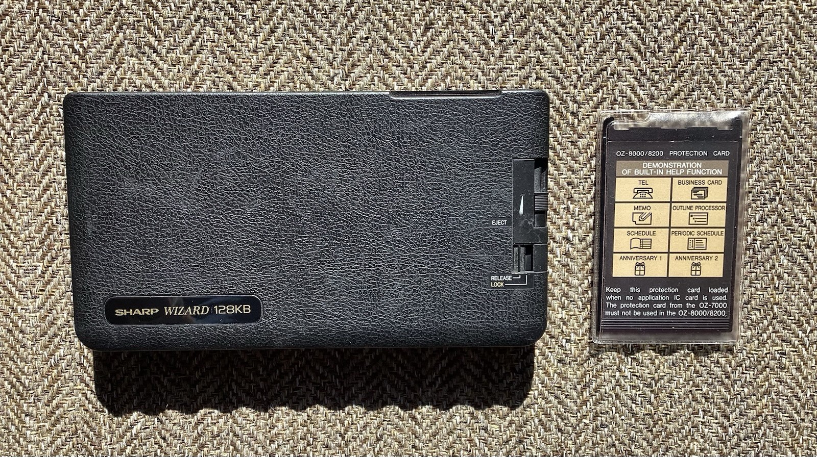 Sharp Wizard OZ-8200S 128KB Organizer PDA, Calendar Needs Batteries Untested