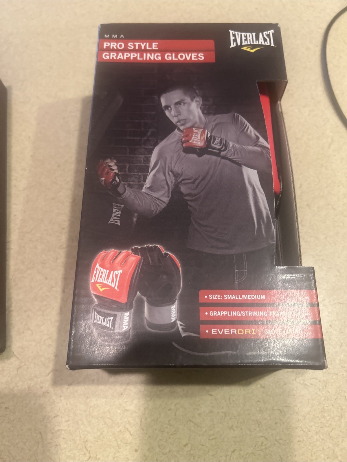 Pair Of Everlast Pro Style MMA Grappling Gloves (Adult Unisex S/M, Black)