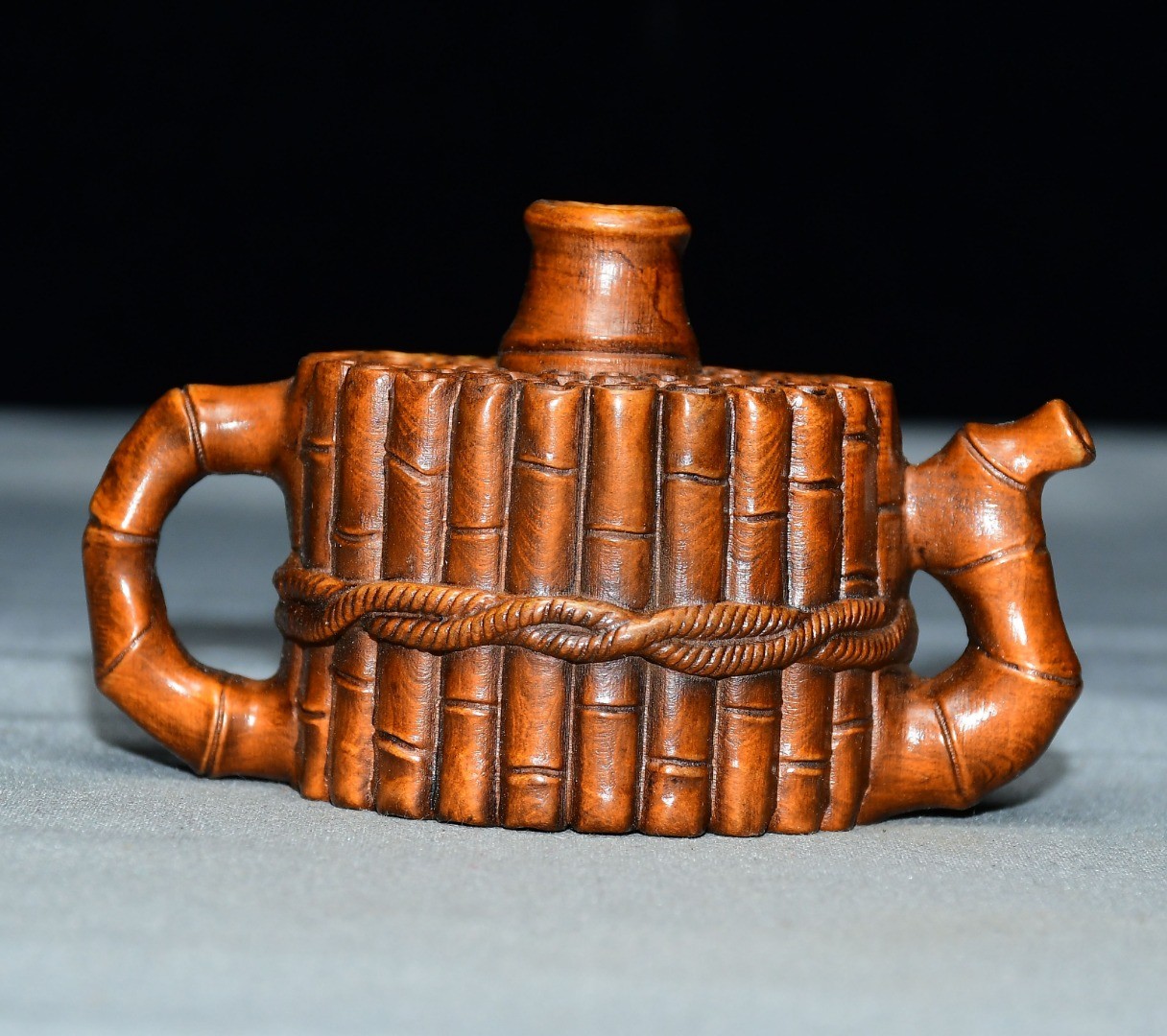 Exquisite Small Leaf Boxwood Cannon Bamboo Handle Teapot Ornament