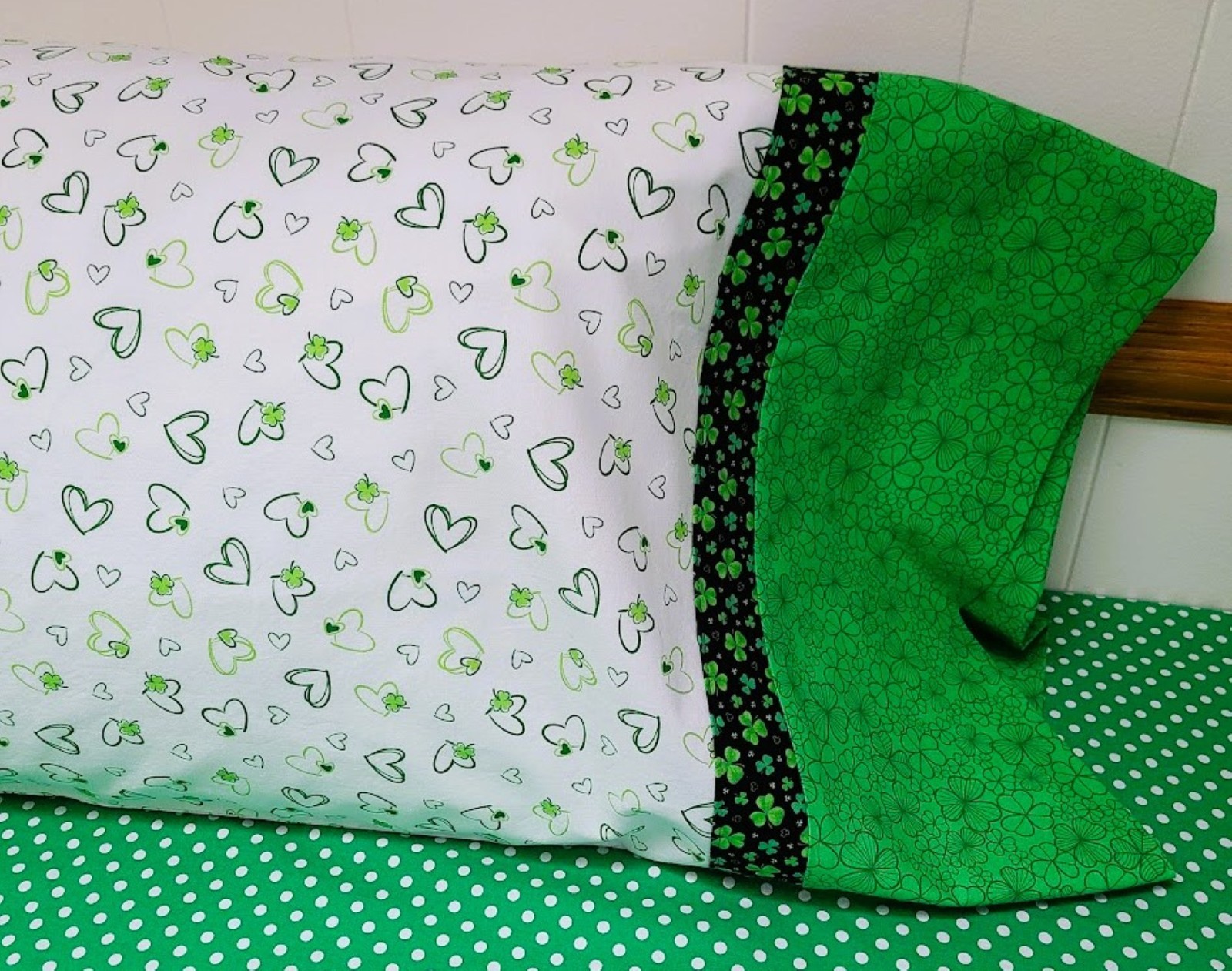 St. Patrick's Day pillowcases (standard pair) Hearts & shamrocks 100% cotton