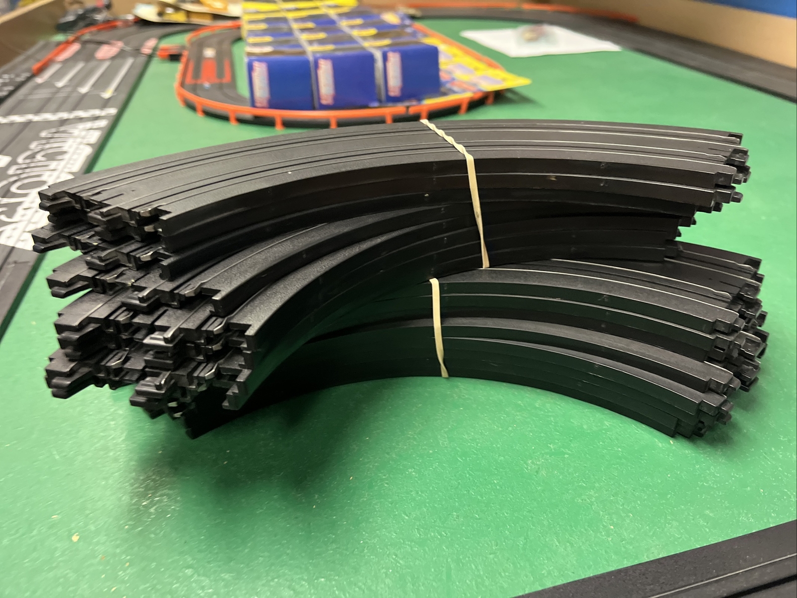 16 AFX AURORA HO SLOT CAR TRACK 9 1/4" R CURVES  No 503349 READY TO RACE