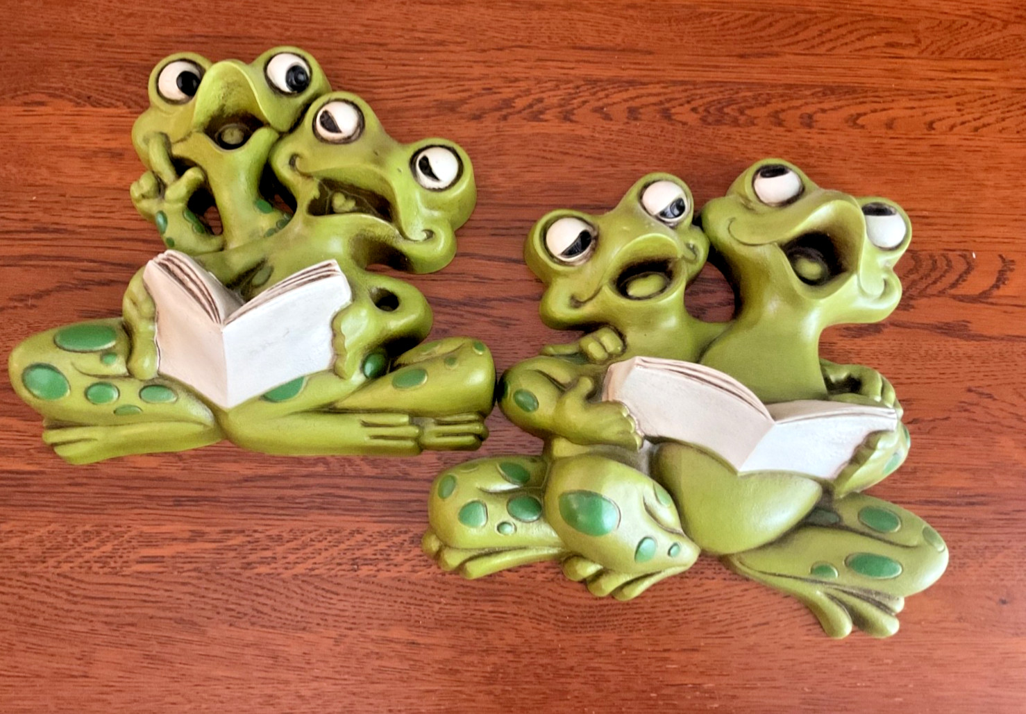 Resin Frog matching  pair of vintage Hoda Burwood Products Company wall plaques