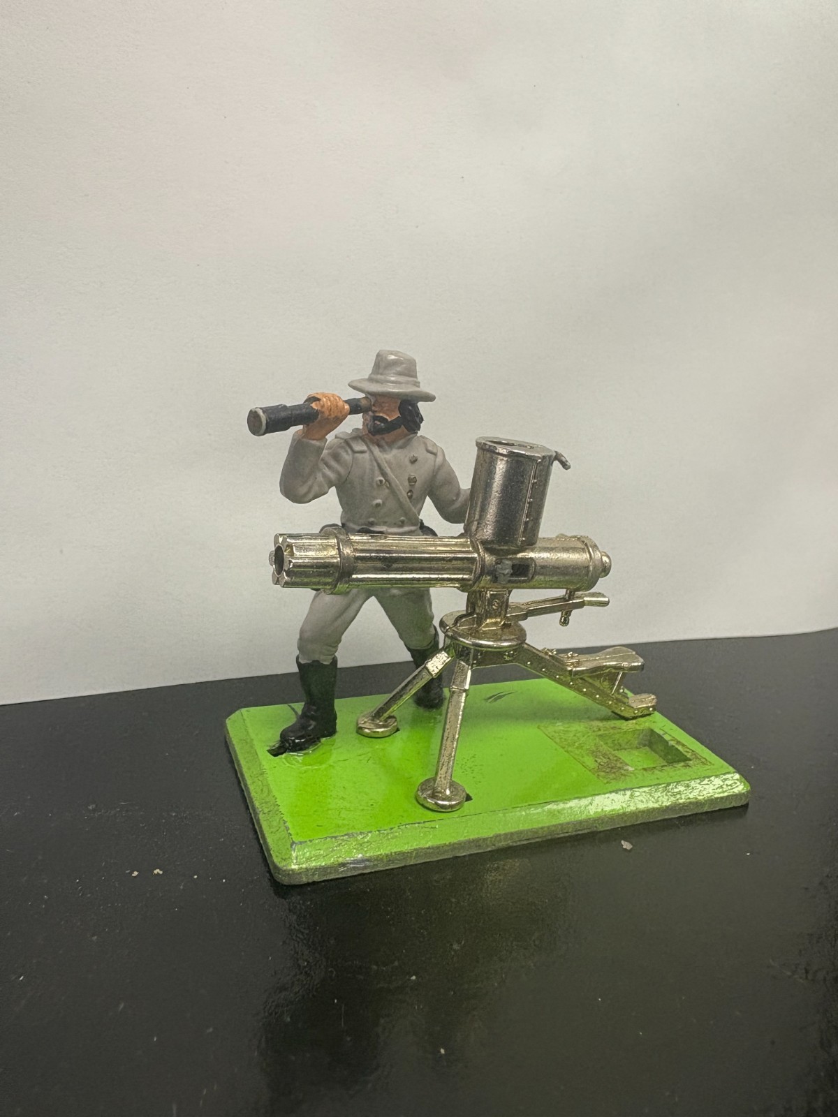 Vintage Britains Deetail Gatling Gun Soldier - Made in England