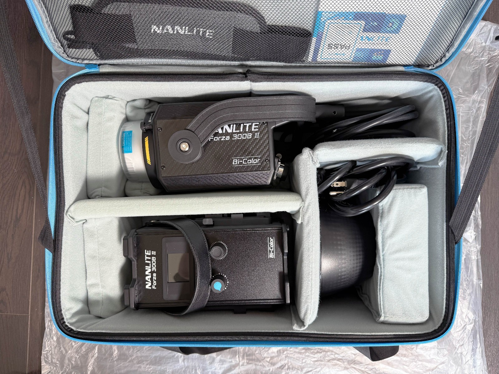 Nanlite Forza 300B II Bi-Color LED Monolight Kit with Case and Accessories EX+