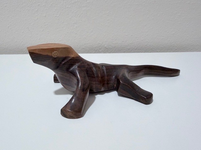 Hand-Carved Wooden Lizard Sculpture – 6.5" Artisan Wood Figurine – Rustic Decor