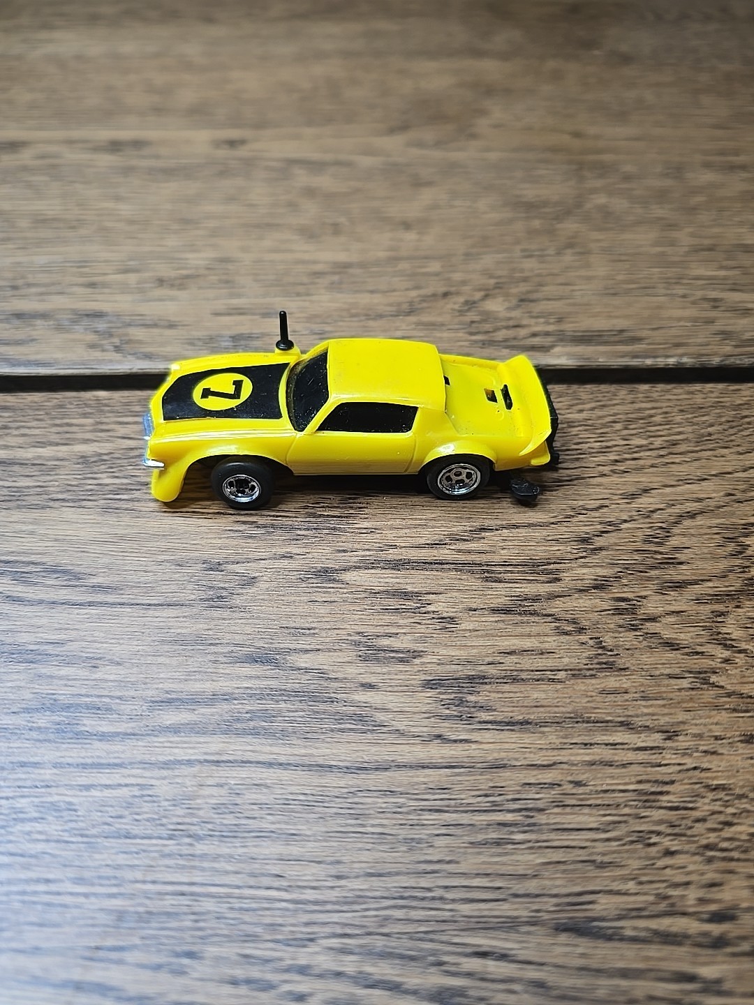 Lionel Power Passers TCR Super Crash Chevy Camaro Z-28 Yellow Slot Less Car 