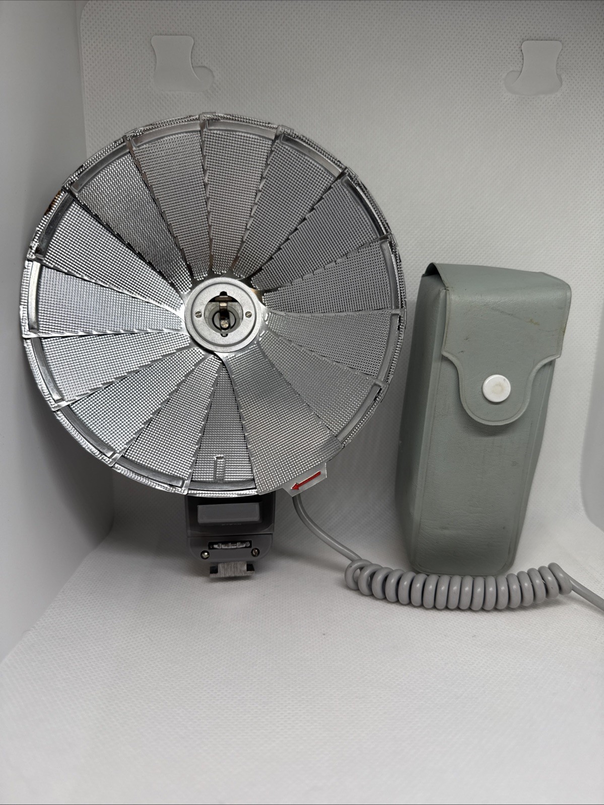 Accura Bouncemaster Camera Flash with Case and Cable Untested