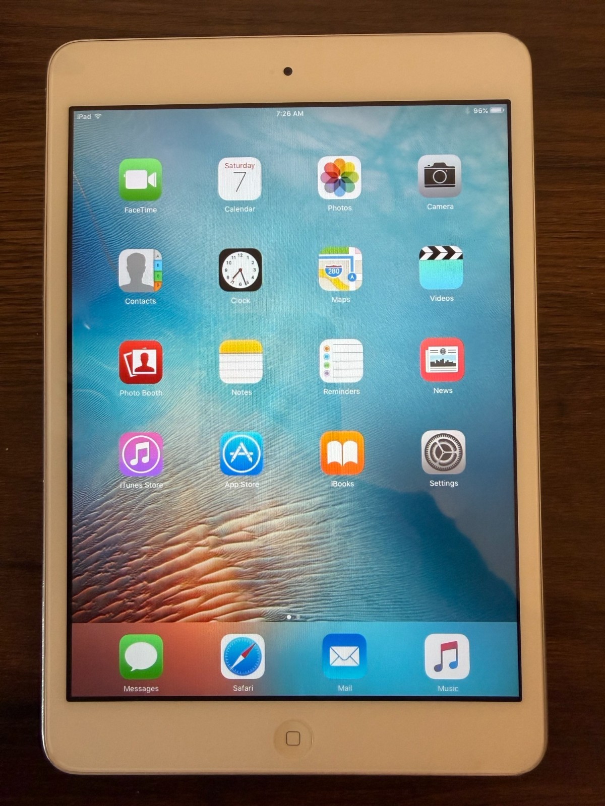 Apple iPad mini 1st Generation. 16GB, Wi-Fi, 7.9 in - White & Silver