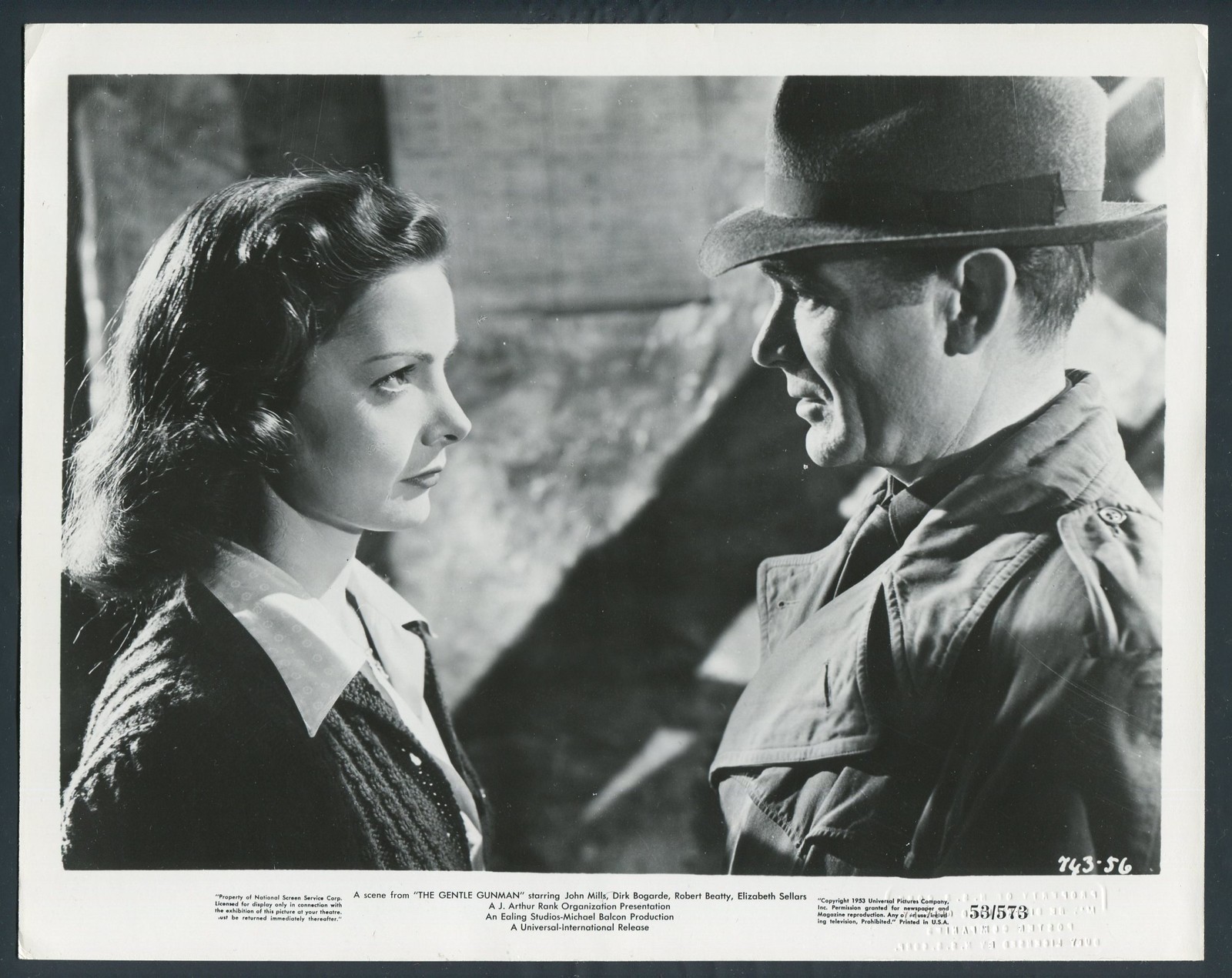 ELIZABETH SELLARS JOHN MILLS in The Gentle Gunman '53 HAT