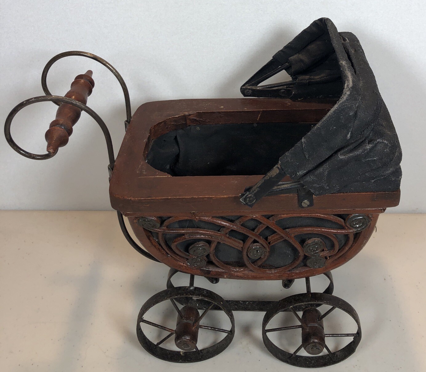 Wicker Ratan Baby Doll Carriage Buggy Stroller Home Decor