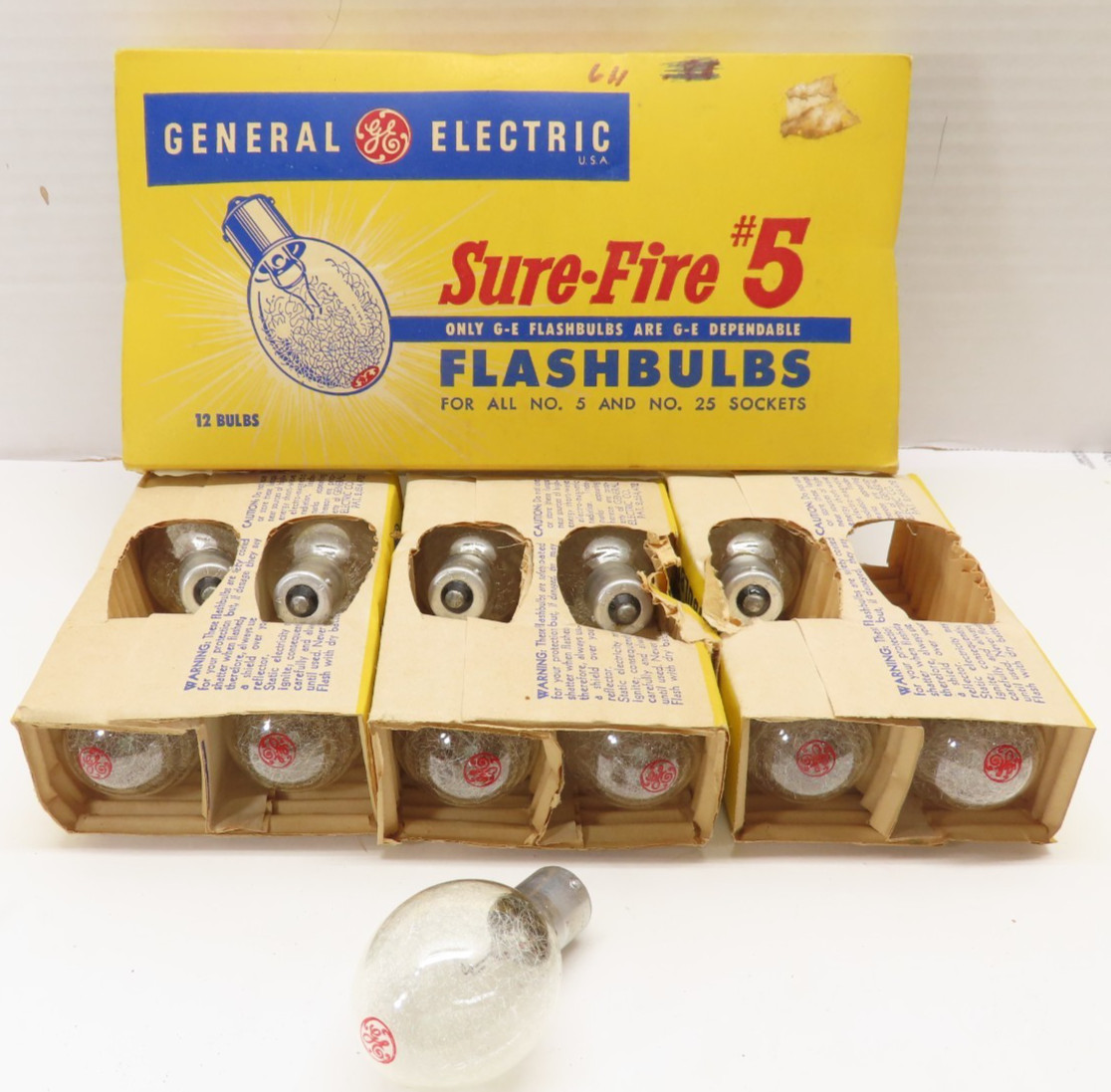 Vintage General Electric Sure Fire Flash Bulbs #5 & #25 Sockets Lot 12ct D4526