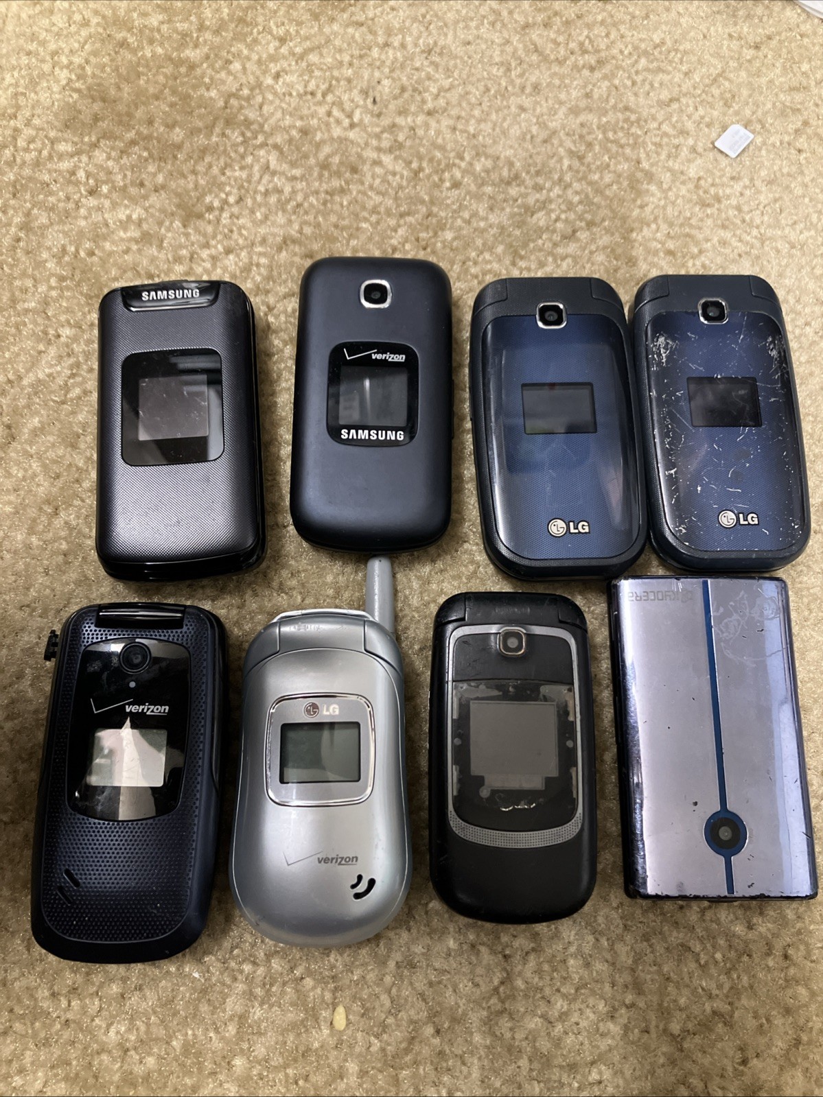 Lot of 8 Flip Phones Untested for Parts Only Verizon Metropcs Samsung LG (Read)