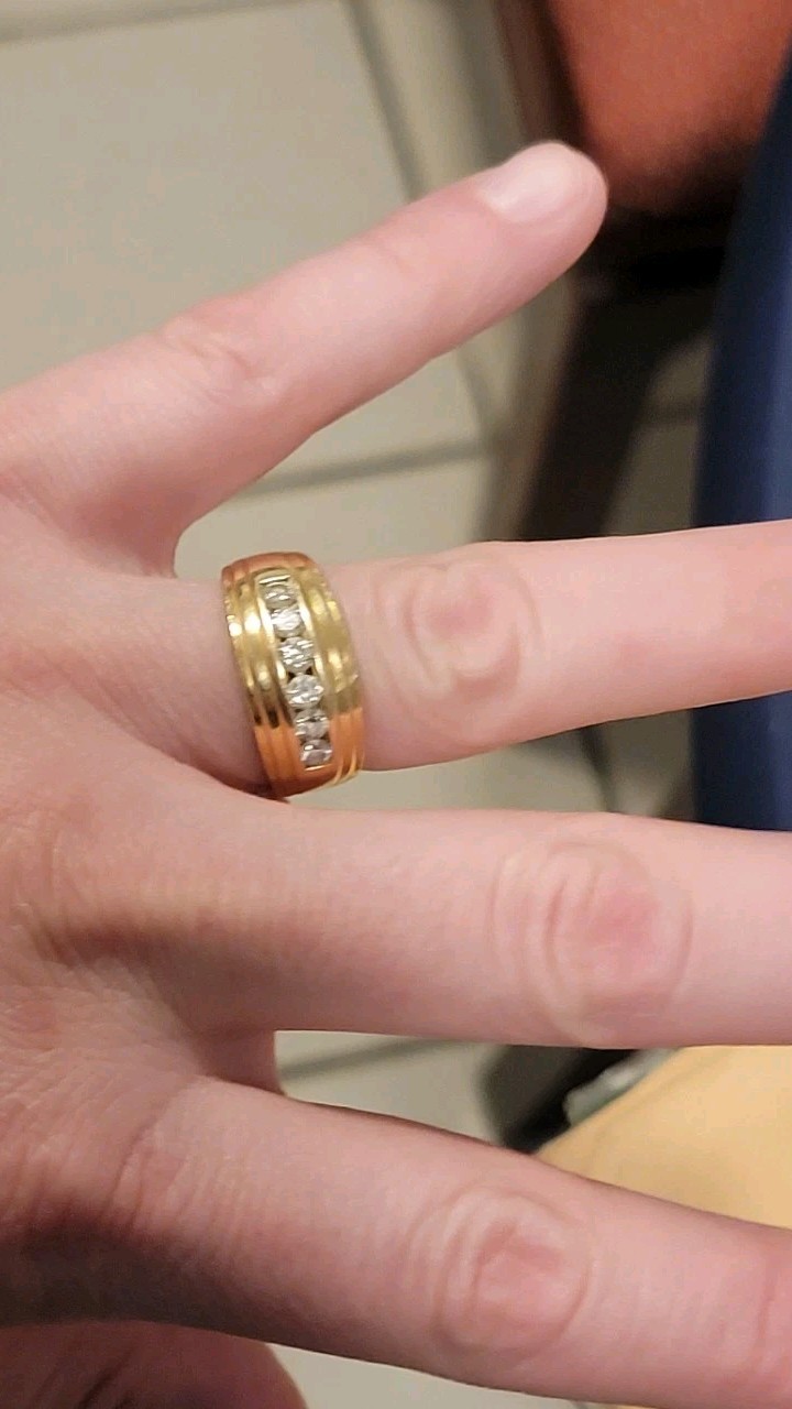 18k Gold Diamond Engagement Ring 1.5 Karats, THROW ME AN OFFER!