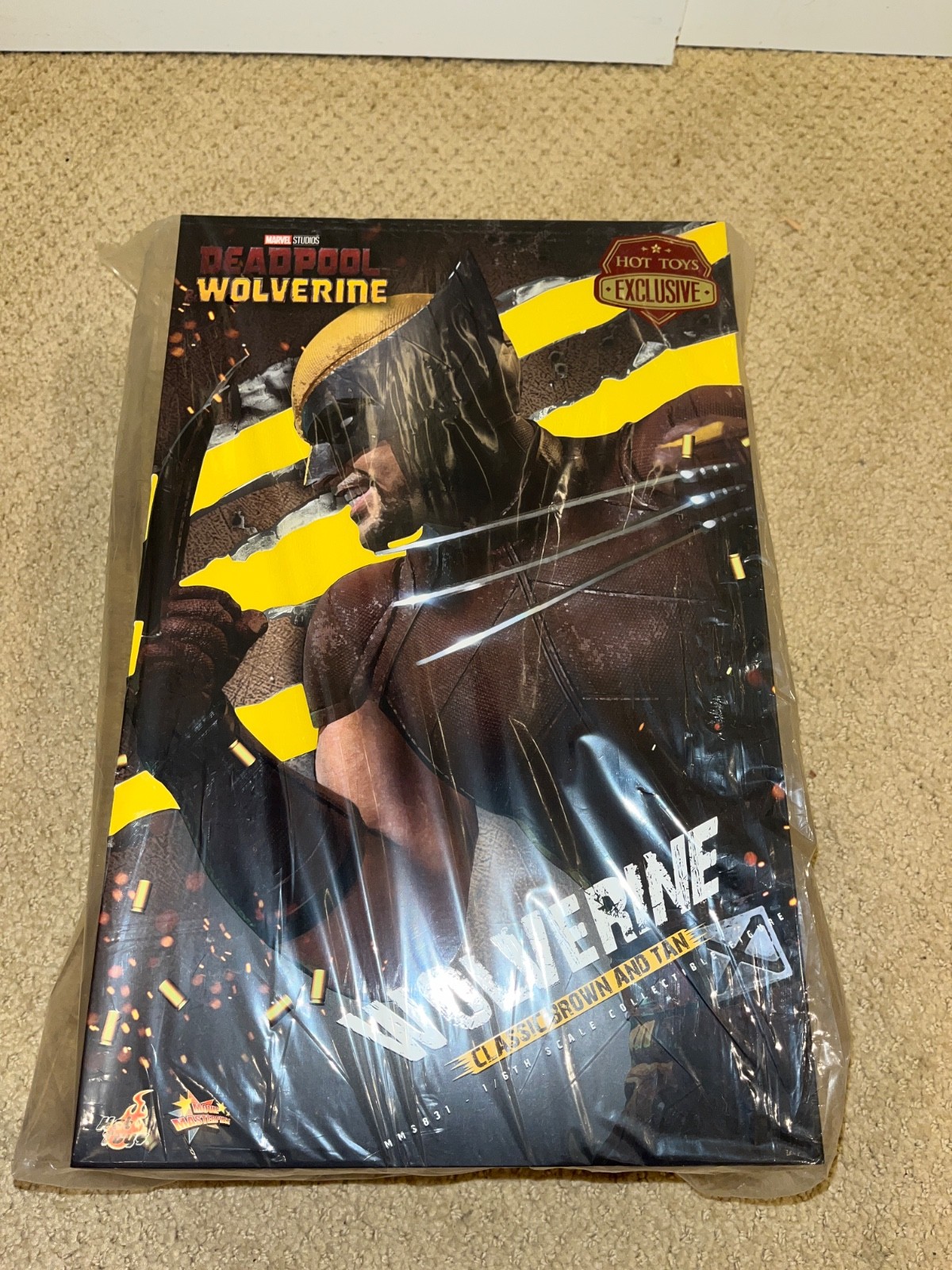 NEW Hot Toys Exclusive MMS831 Wolverine Brown & Tan Suit 1:6 figure