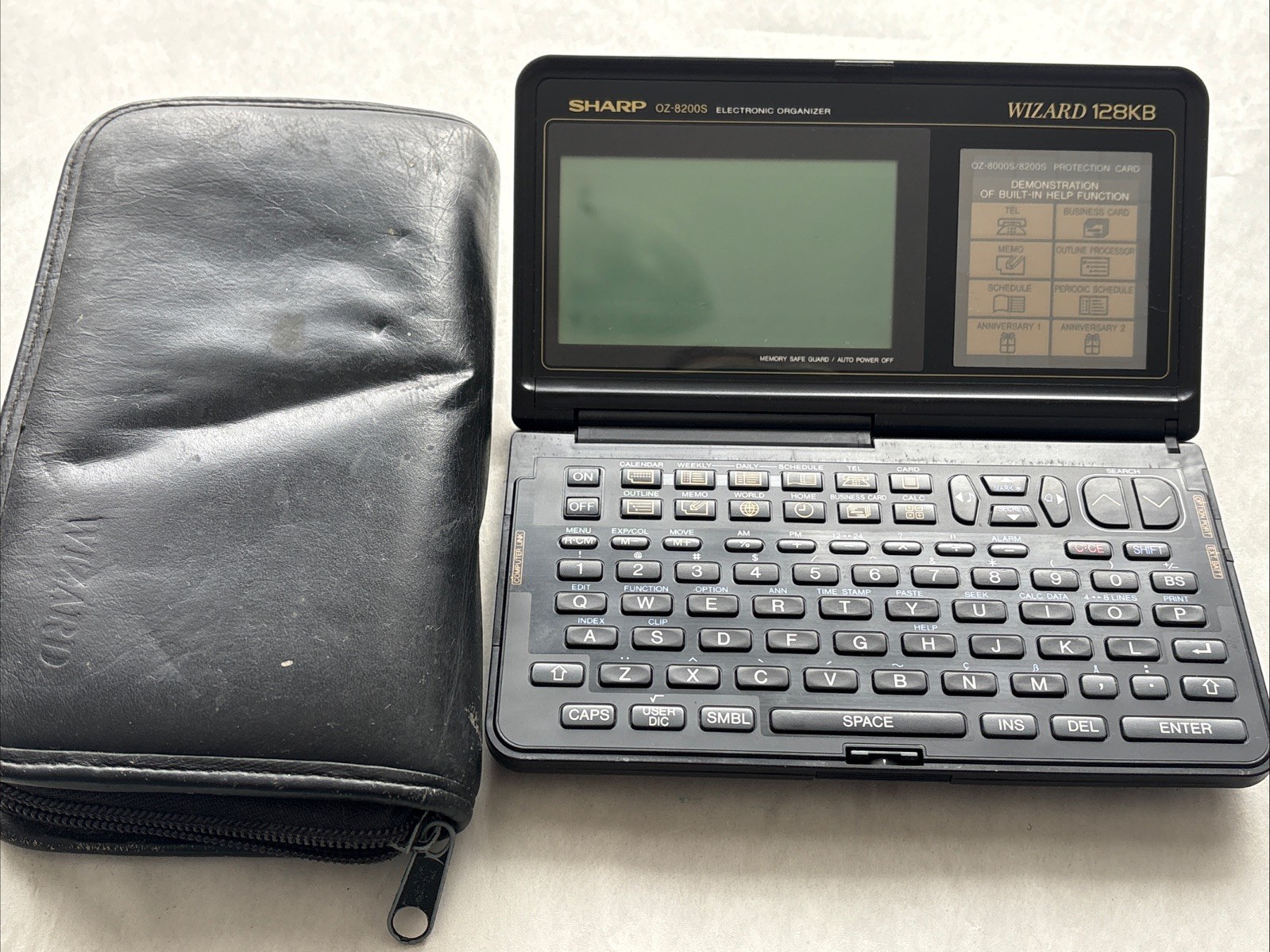 Vtg Sharp Wizard Electronic Pocket Organizer 128KB OZ-8200S- UNTESTED