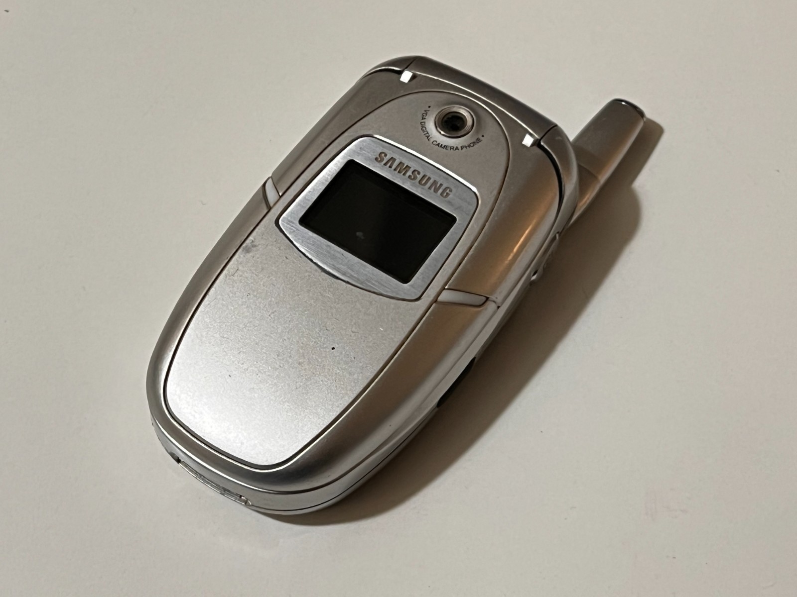 Samsung SGH-E310 Silver – Vintage cell phone