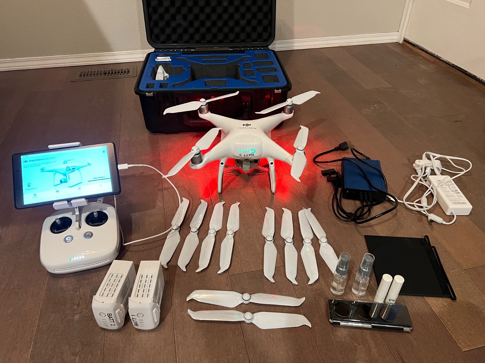 DJI Phantom 4 Pro V2.0 + 3 Low-Cycle Batteries + Hard Case + Fast Charger + ND