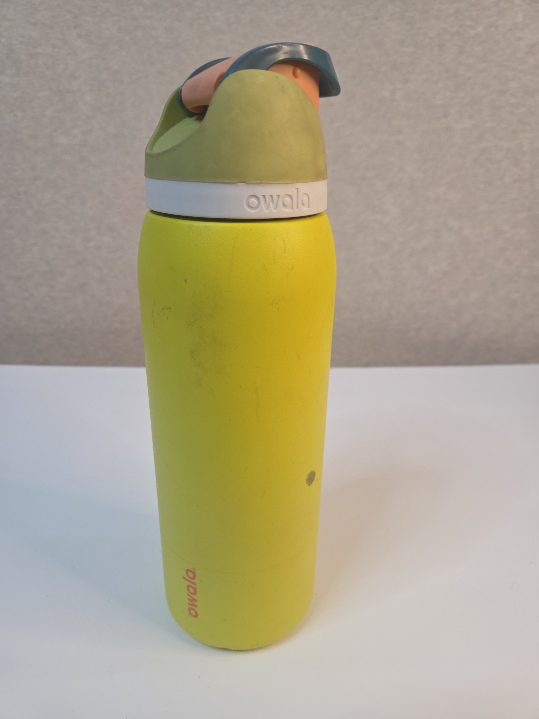Owala 40oz FreeSip Stainless Steel Water Bottle - YELLOW- READ DESCRIPTION